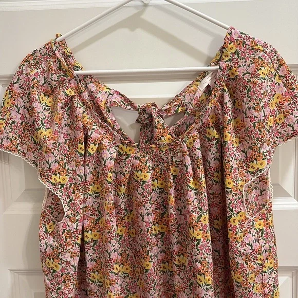 ✨Plus Size Lauren Conrad Floral Blouse✨ - Picture 2 of 6
